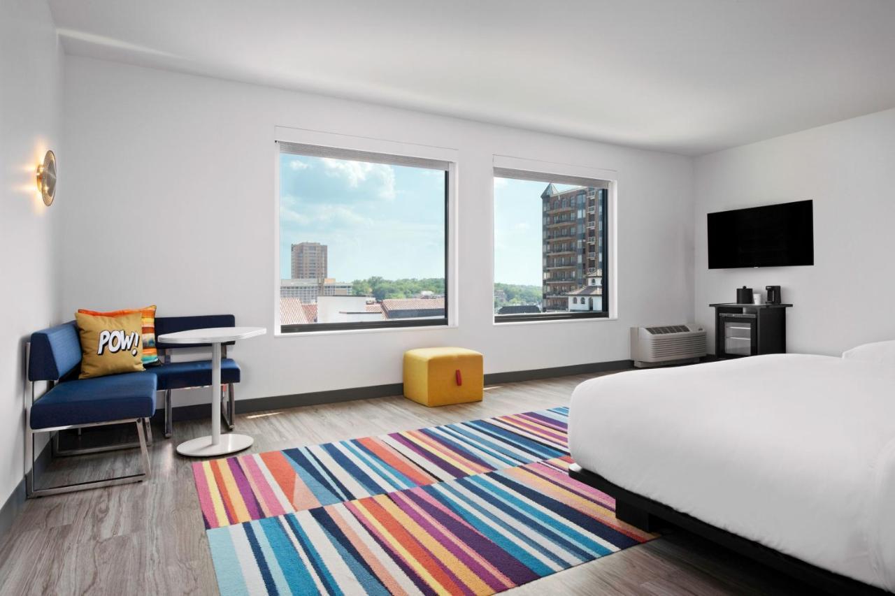 Aloft Kansas City Country Club Plaza Exterior photo