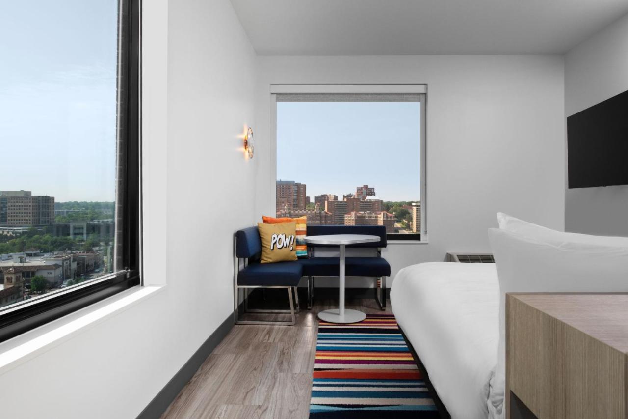 Aloft Kansas City Country Club Plaza Exterior photo