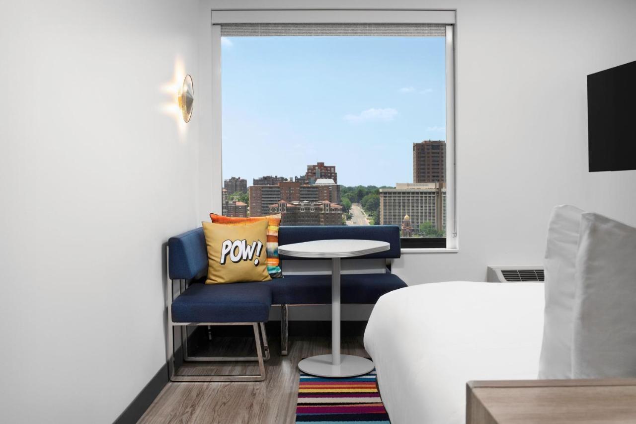 Aloft Kansas City Country Club Plaza Exterior photo